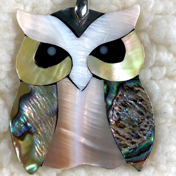 Owl abolone shell pendant necklace in many colors, beautiful on silver chain - Picture 6 of 8